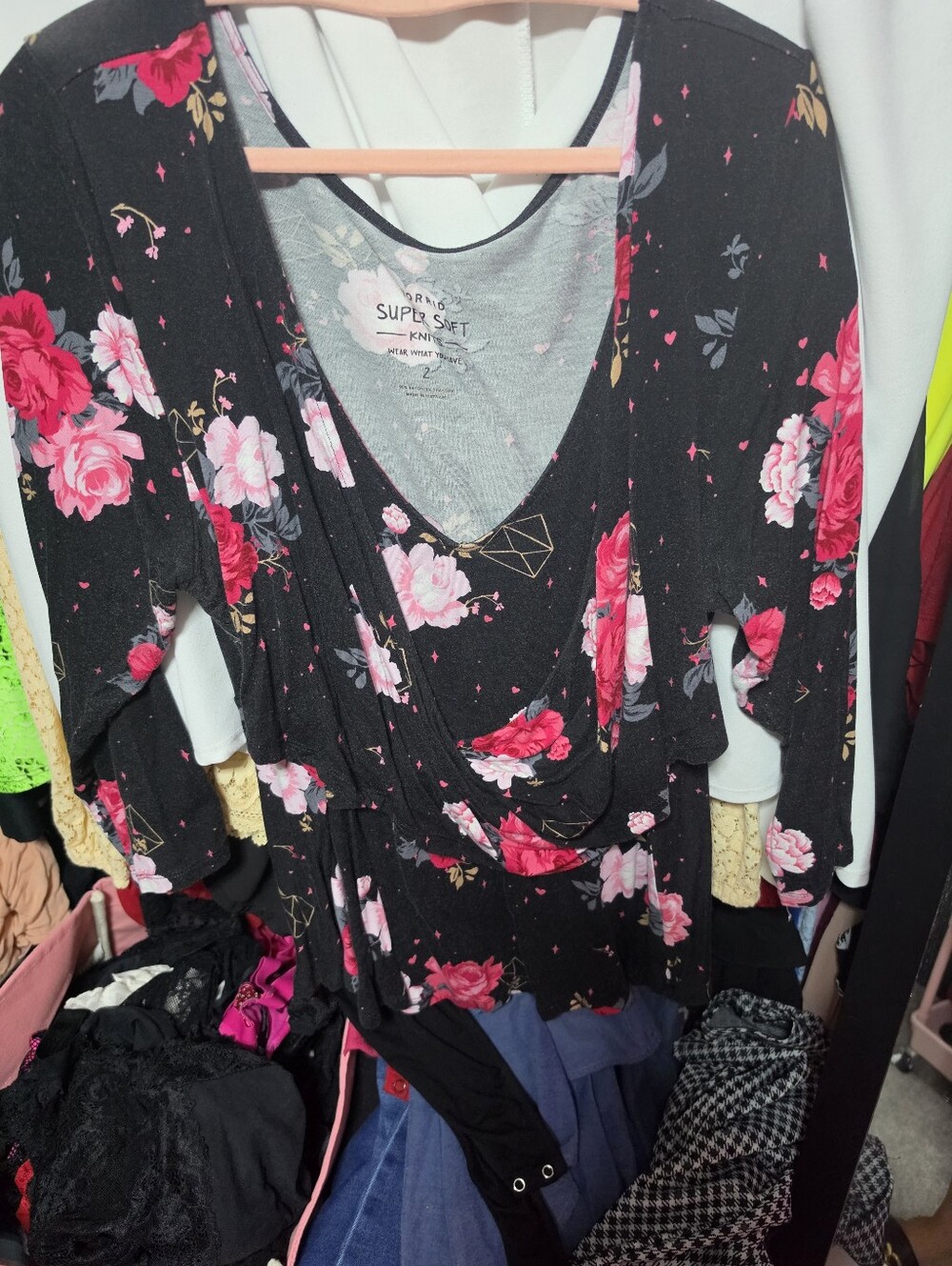 Torrid 2x Black Floral Wrap V-Neck Top 2x